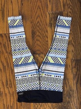Preowned Women's Lorna Jane 3/4 Length Yoga pants White Green Blue Black